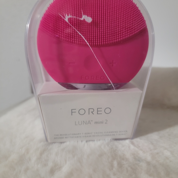Foreo Luna 2 Sonic Facial Cleansing Device - Pink - Picture 1 of 3